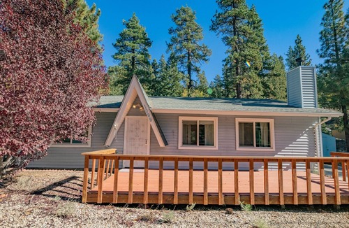 Fawnskin House | The Bunkhouse - Nestled by stunning trees of the San Bernardino Forest, Foosball table! Hot Tub!