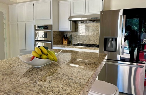 Araby House | The Compadre: 70s vibes 3BD with POOL and SPA, TENNIS & PICKLEBALL