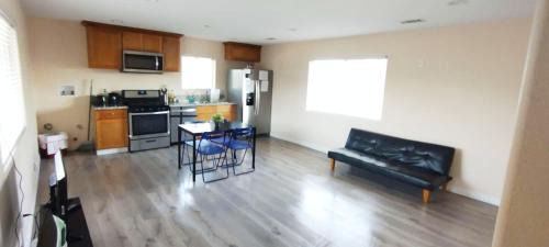 Santa Ana Hostel | The Disney Hostel - Santa Ana - OC