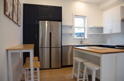 San Rafael House | The Marin Modern, 2BR/2BA + Private Garage