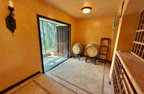 San Rafael House | The Oak - Luxury 4B4B Resort Stay in San Rafael with Pool and Hot Tub
