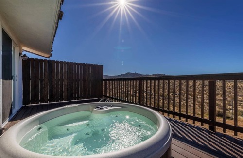 Yucca Valley House | The Perch - Cozy Joshua Tree Retreat + Hot Tub
