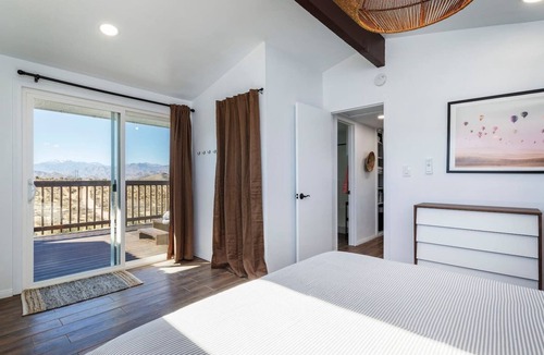 Yucca Valley House | The Perch - Cozy Joshua Tree Retreat + Hot Tub