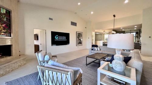 Rancho Mirage Villa | The Suite Spot: renovated, contemporary, 3 private suites, lap pool and spa. A Greenday property.