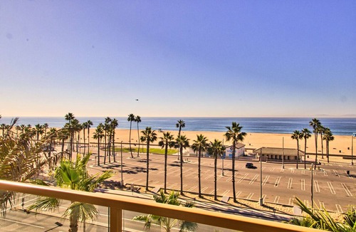 Huntington Beach Resort | The Waterfront Beach Resort, A Hilton Hotel