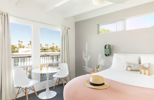 Tahquitz River Estates Hotel | The Wesley Suite 10 by AvantStay | Spacious 2BR/2BA Flat w/Full Kitchen