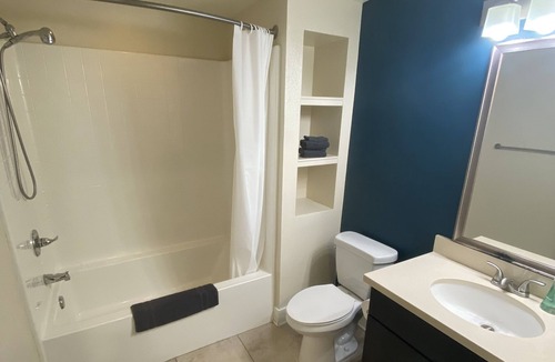 Morena Apartment | This apartment is a 2 bedroom(s), 2.5 bathrooms, located in San Diego, CA.