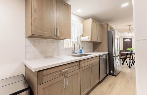 North Park House | This newly furnished 30+day rental is located in North Park/University Heights—one of San Diego's best local food and nightlife neighborhoods. A great central base for exploring the city!