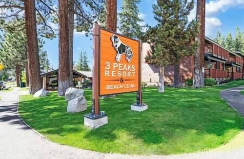 Lakeside Park House | This Spacious 2 Bedroom 1 Bath Townhouse in South Lake Tahoe Sleeps 6