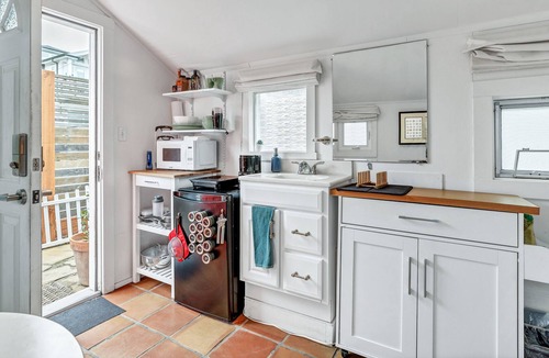 Stinson Beach Apartment | Tiny House - Big Value - Steps from the Ocean