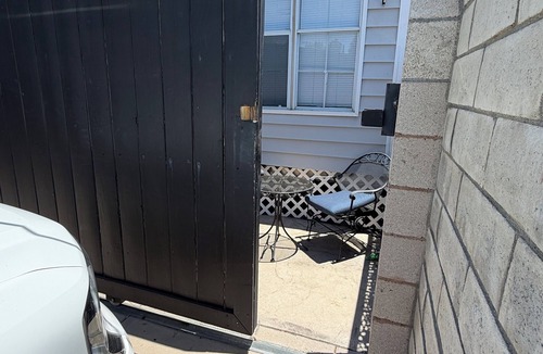Thousand Oaks House | Tiny House Hideaway with Hot Tub and Fire Pit near CLU in Thousand Oaks