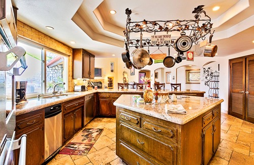 San Clemente House | TRADE DESERT EXTREMES FOR COASTAL COMFORT Coastal lifestyle without desert heat!
