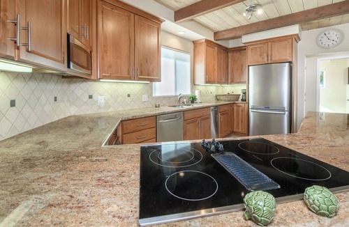 Watsonville House | Tranquil Modern 4-bedroom Beach House with WiFi in Santa Cruz County