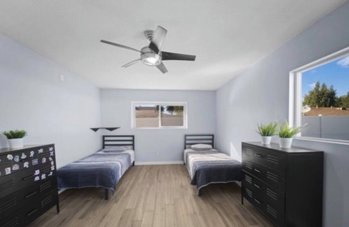 Hemet House | Tremendous Private Exclusive 5-bedroom house with AC in Hemet awaits you
