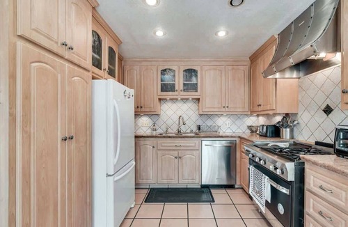 Geyserville House | Trentadue Winery Farmstay with Pool and Wine Tastings Included