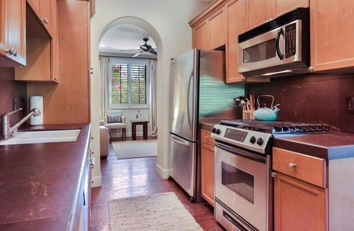 Baristo House | Tuscan-Inspired 3-Bedroom Oasis - Walkable Downtown Palm Springs Escape