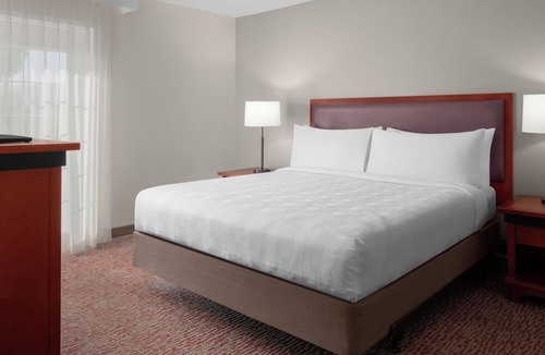 The East Side Hotel | Ultimate Group Stay – 4 Suites w/Kitchen, Living Area & Free SFO Shuttle