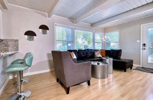 West Sacramento House | Uniquely styled home minutes to Downtown Sac!