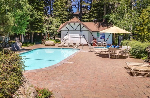 Olympic Valley Condo | Updated condo near ski resort with heated pool, hot tub, fireplace, balcony, W&D