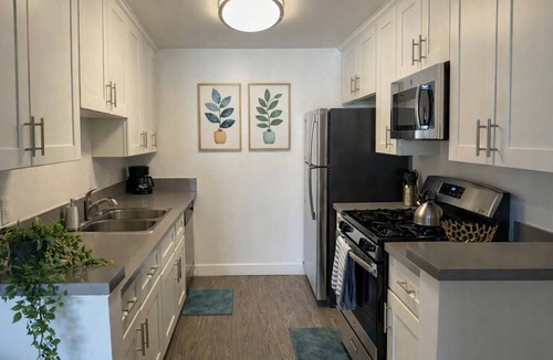 Little Armenia Apartment | Upgraded 2BR apt w Rooftop Pool & Stunning Vibes