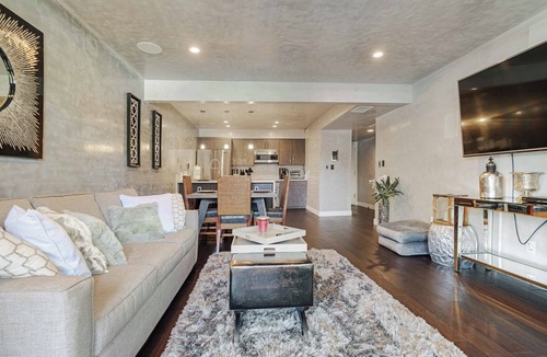 Point Loma Heights Condo | Upscale Condo with Heated Year-round Swimming Pool and Resort Amenities
