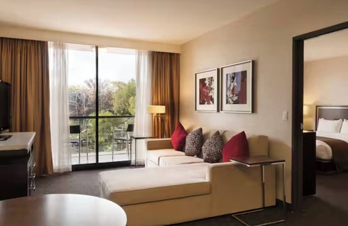 Little Tokyo Hotel | Urban Getaway Near Little Tokyo Shops, Dining & Cultural Landmarks in DTLA