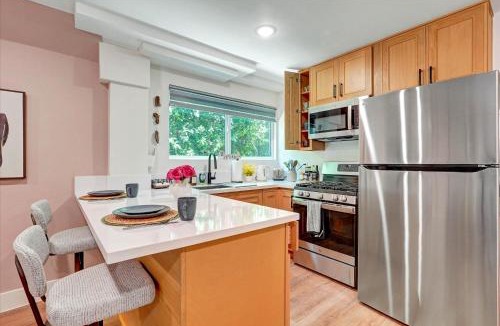 Sherman Oaks Apartment | LA Private Cozy New 1BR Gated Workspace Washer and Dryer