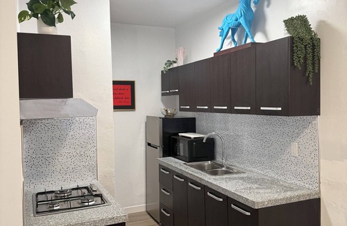 Wilshire Center Apartment | Venice Art Studio Apartment