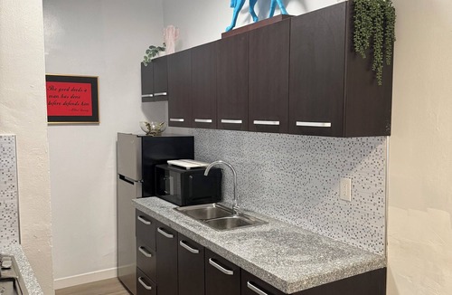 Wilshire Center Apartment | Venice Art Studio Apartment