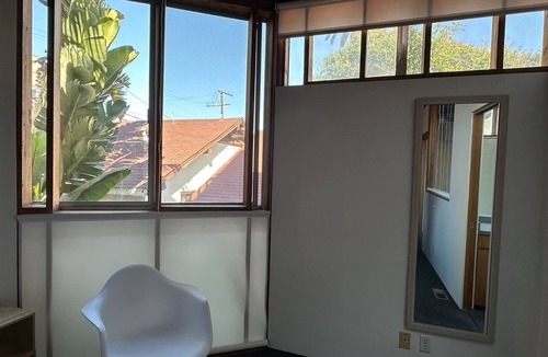 Venice House | Venice beach- Great architecture-light & bright - gated - monthly rental
