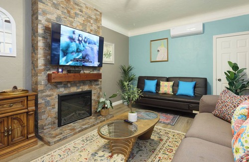 Santa Ana Apartment | Versatile Downtown 1B1B Home near Disneyland