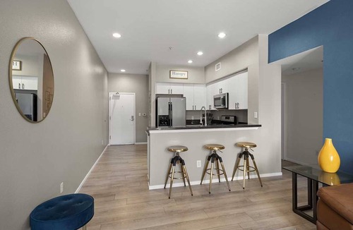 Pacific Terrace Condo | Vibrant Condo with Sizable Patio