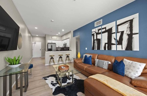 Pacific Terrace Condo | Vibrant Condo with Sizable Patio