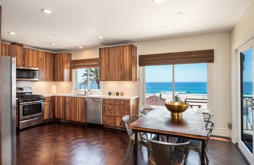 The Strand Apartment | View, View, Comfort and Stlye