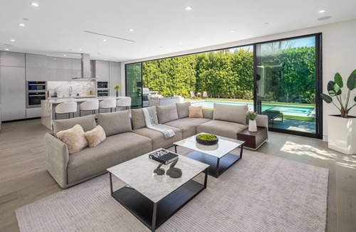 Beverly Hills Villa | Villa Bond by LuxJB 🏆 Luxury New Modern Villa 🏆 Resort Style Service