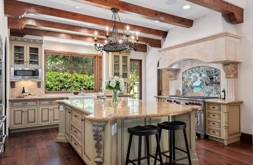 Montecito House | Villa Farfalla; Montecito villa near Butterfly Beach with 4 bedrooms, yard, grill.