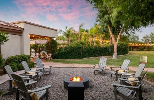Bermuda Dunes Villa | Villa Verbena by AvantStay Expansive Estate w B-ball Court PoolSpa Entertainers Yard