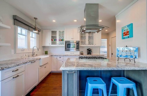 Village of La Jolla House | Village Life, walk to the village of La Jolla
