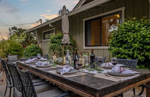 Kenwood House | Vineyard Haven: Pool, Hot Tub & Wine Country Charm