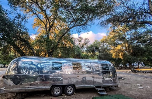 Pauma Valley House | Vintage Airstream Stay Beneath Oaks & Starry Skies in Pauma Valley, California