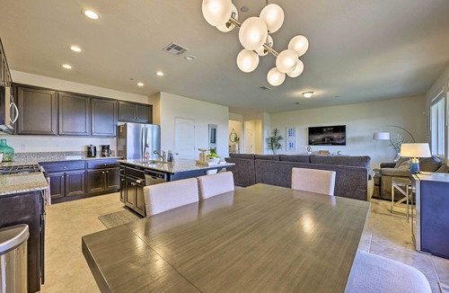 Visalia House | Visalia Home w/Yard: 4 Mi to Downtown!