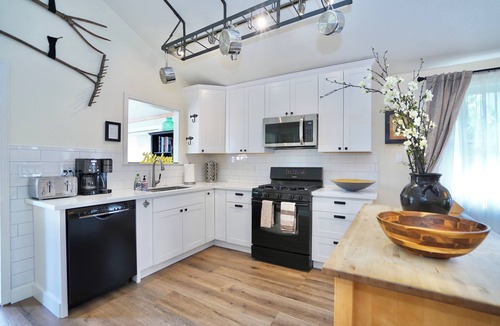 Napa House | Walk to Downtown Napa, Oxbow Public Market, and BottleRock!