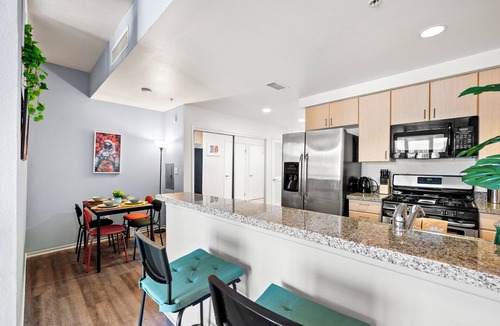 Pacific Terrace Condo | Walk to Everything - Gaslamp 1BR Free Parking & Pool