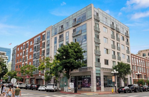Pacific Terrace Condo | Walk to Everything - Gaslamp 1BR Free Parking & Pool