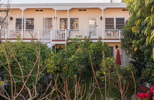 North of Wilshire Apartment | Walk to everything on Montana from this Garden retreat! - C