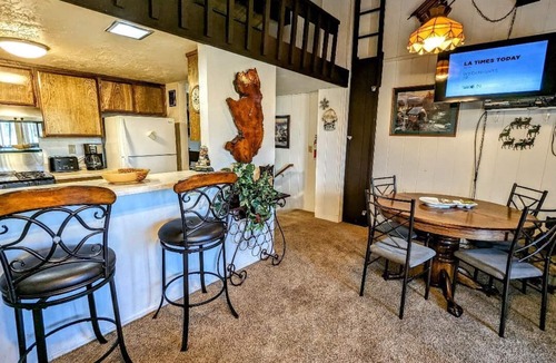 Big Bear Lake House | Walk to the Slopes! Rustic Townhouse by Snow Summit