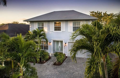 Naples Park House | Walk to Vanderbilt Beach, Heated Resort Pool & Spa, Kids Gear
