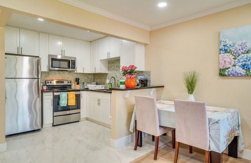Pleasanton Condo | Walkable Pleasanton Condo Near Downtown w/Balcony