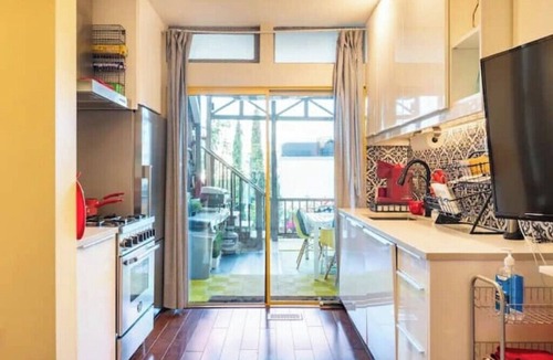 Mission District House | Walkable Urban Retreat - 2 En-Suite Baths - Near Top Dining & Shops & Hotspots!