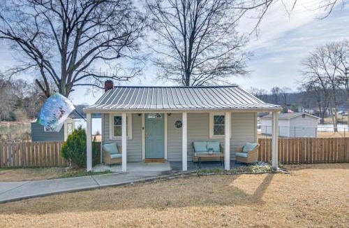 Lancaster House | Waterfront Cottage at Cedar Pines Lake